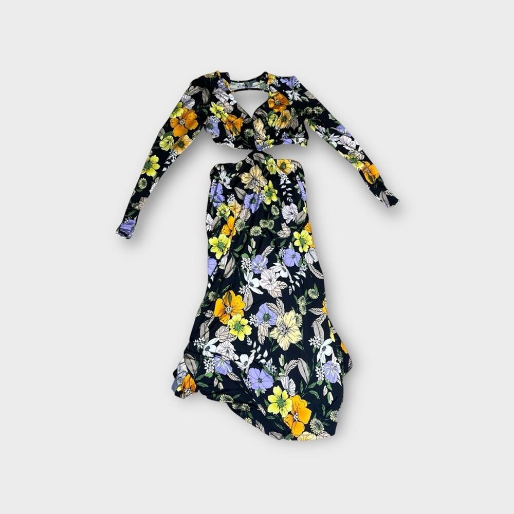AFRM Assi Deep V Neck Side CutOut Midi Knit Dress
Noir Vintage Floral - Picture 8 of 10
